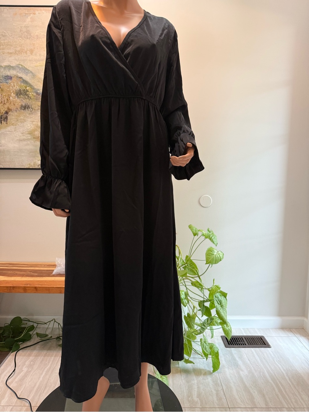 Women's Black Long-Sleeve V-Neck Maxi Dress satin large nwt